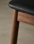 Construction detail of the front leg and seat apron joinery