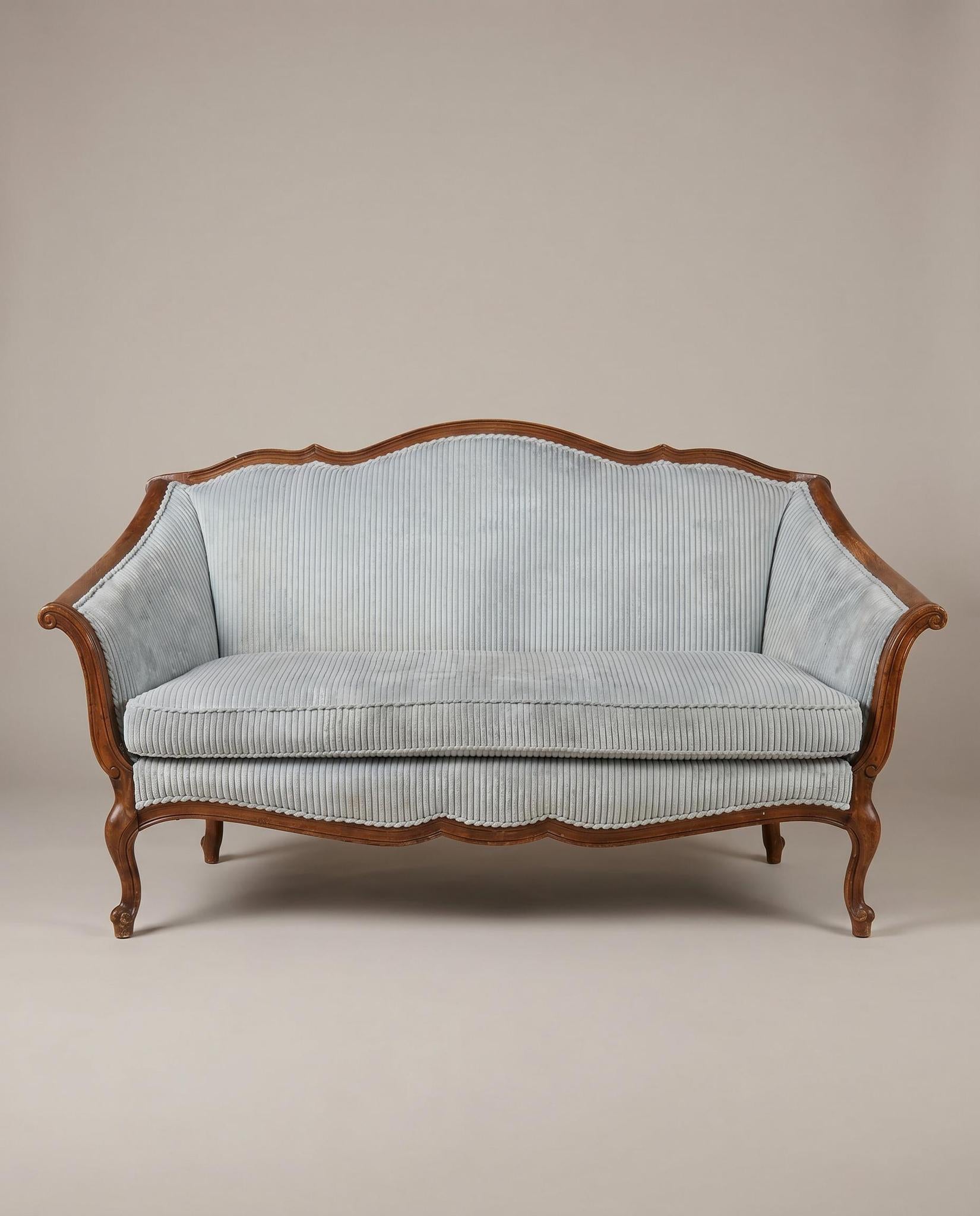 The Chantilly Settee