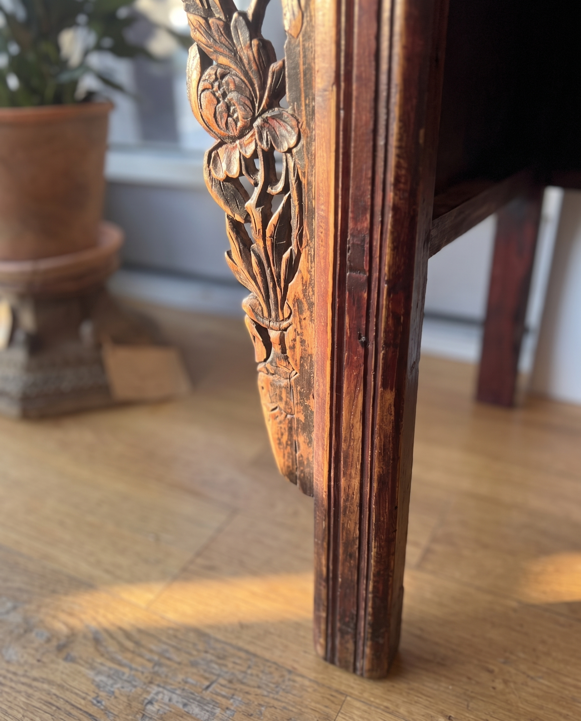 Detail of the pierced floral corner spandrel and leg