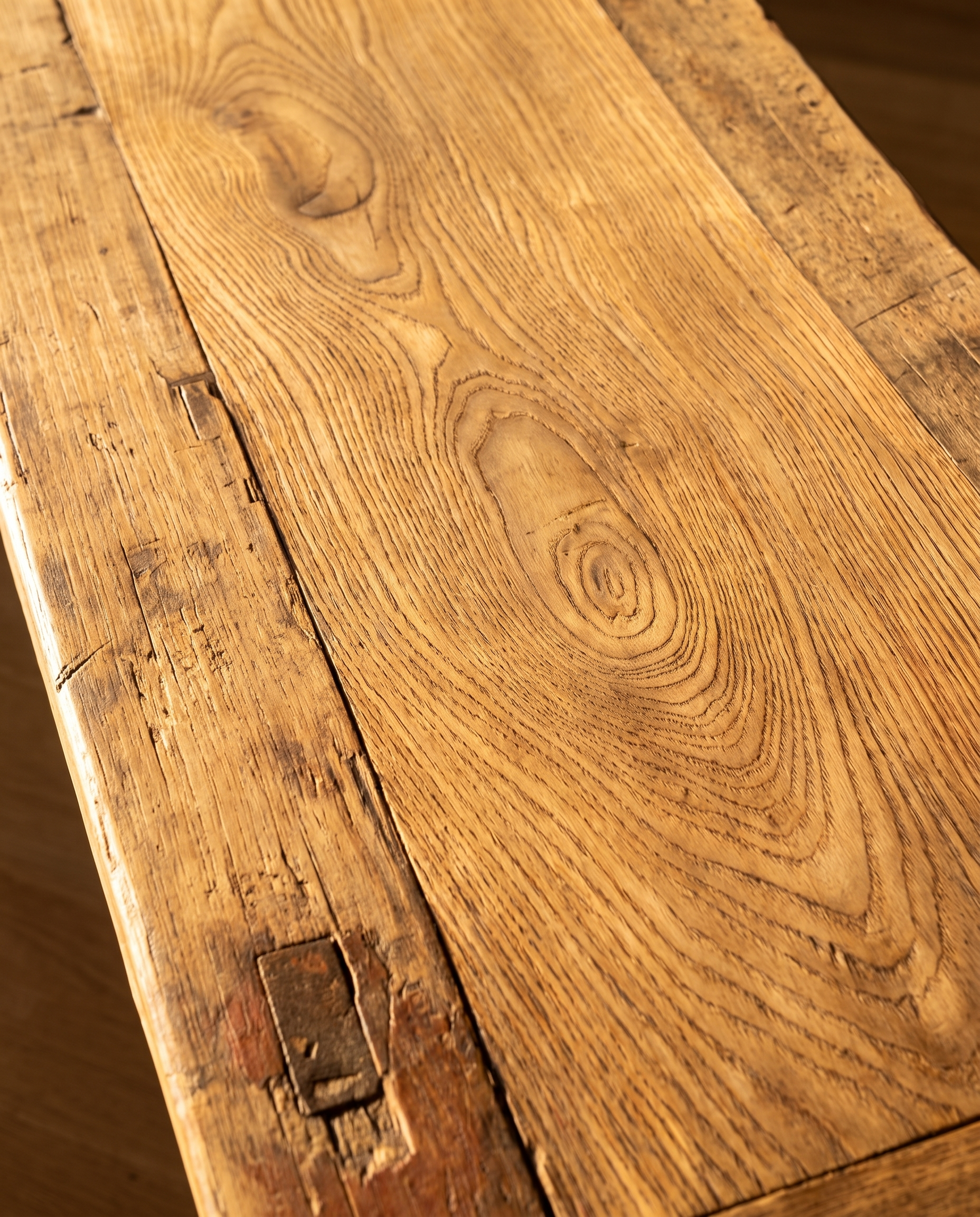 Macro of the weathered honey elm grain along the length of the tabletop