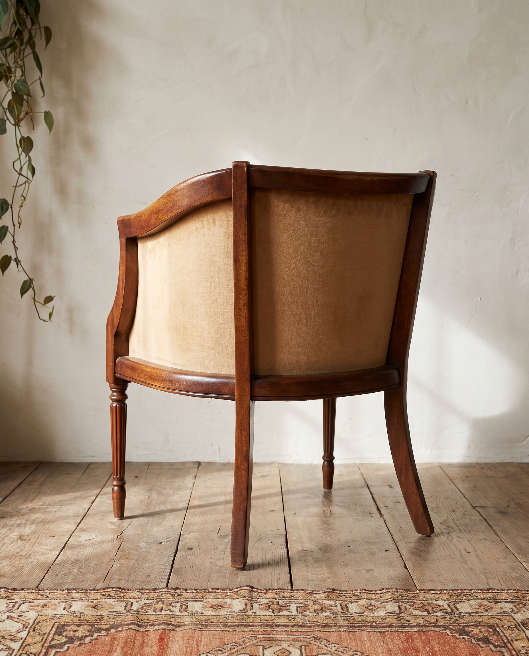 Back view showing the curved barrel back