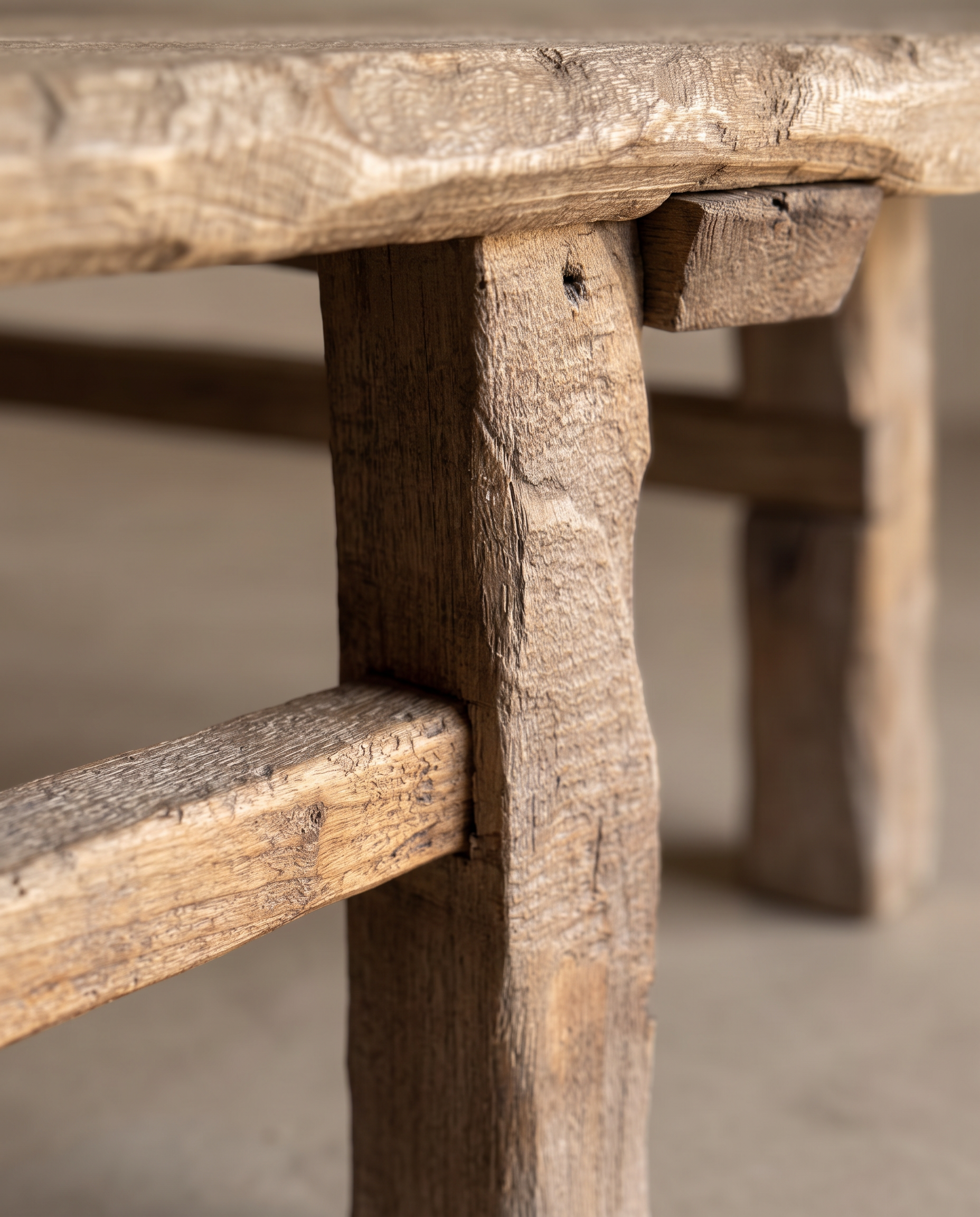 Second macro angle of the leg and stretcher joinery