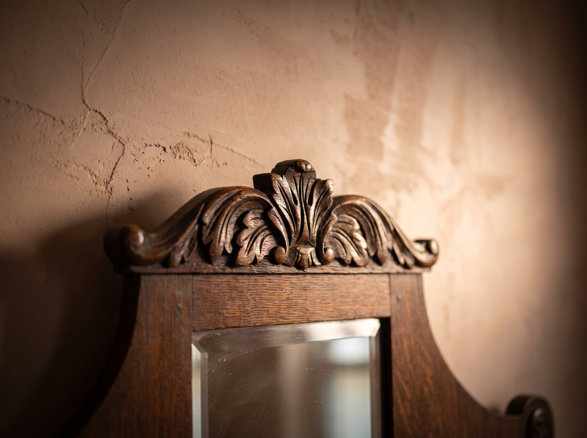 The Looking Glass Hall Tree, crest detail variant