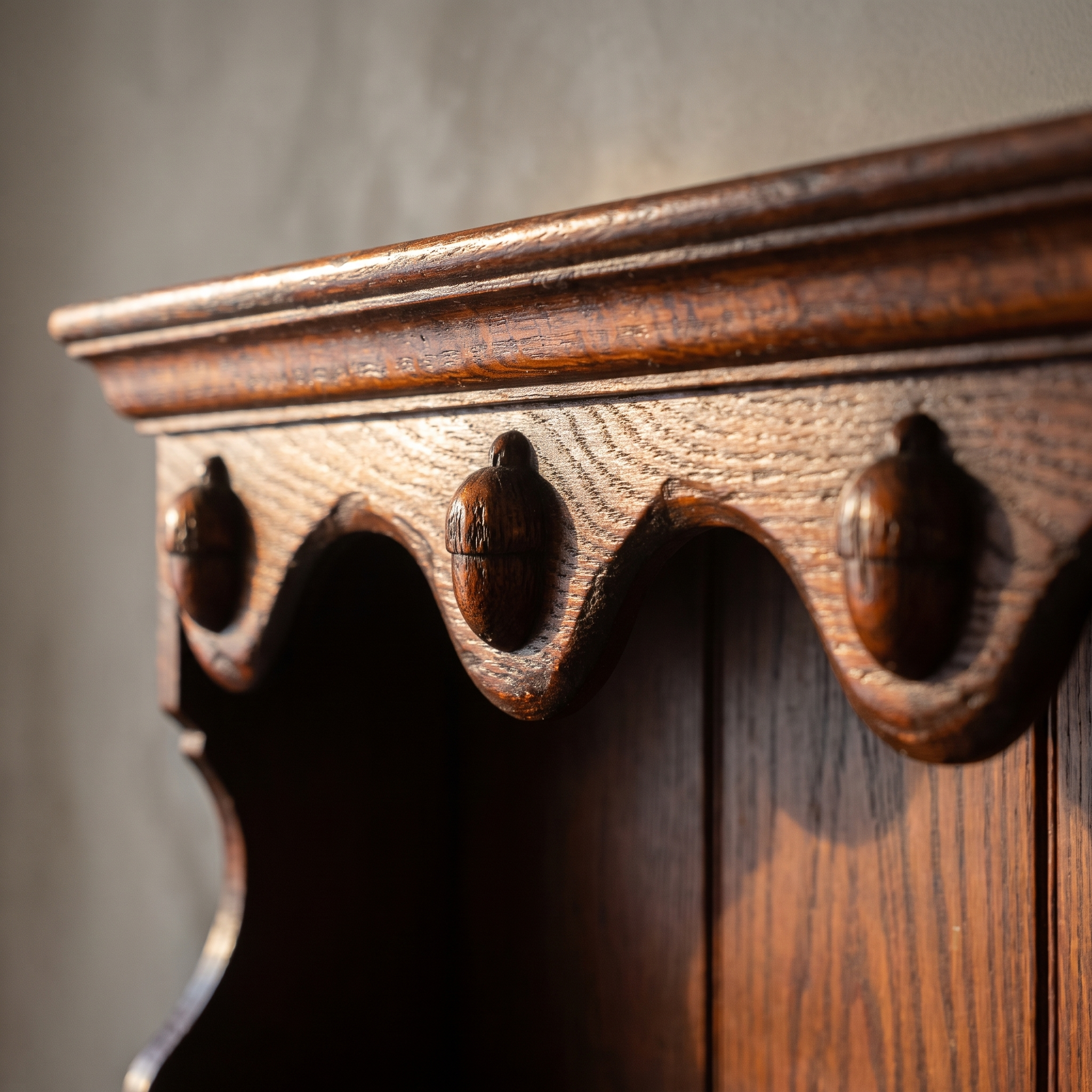 Second detail of the carved acorn scallop valance