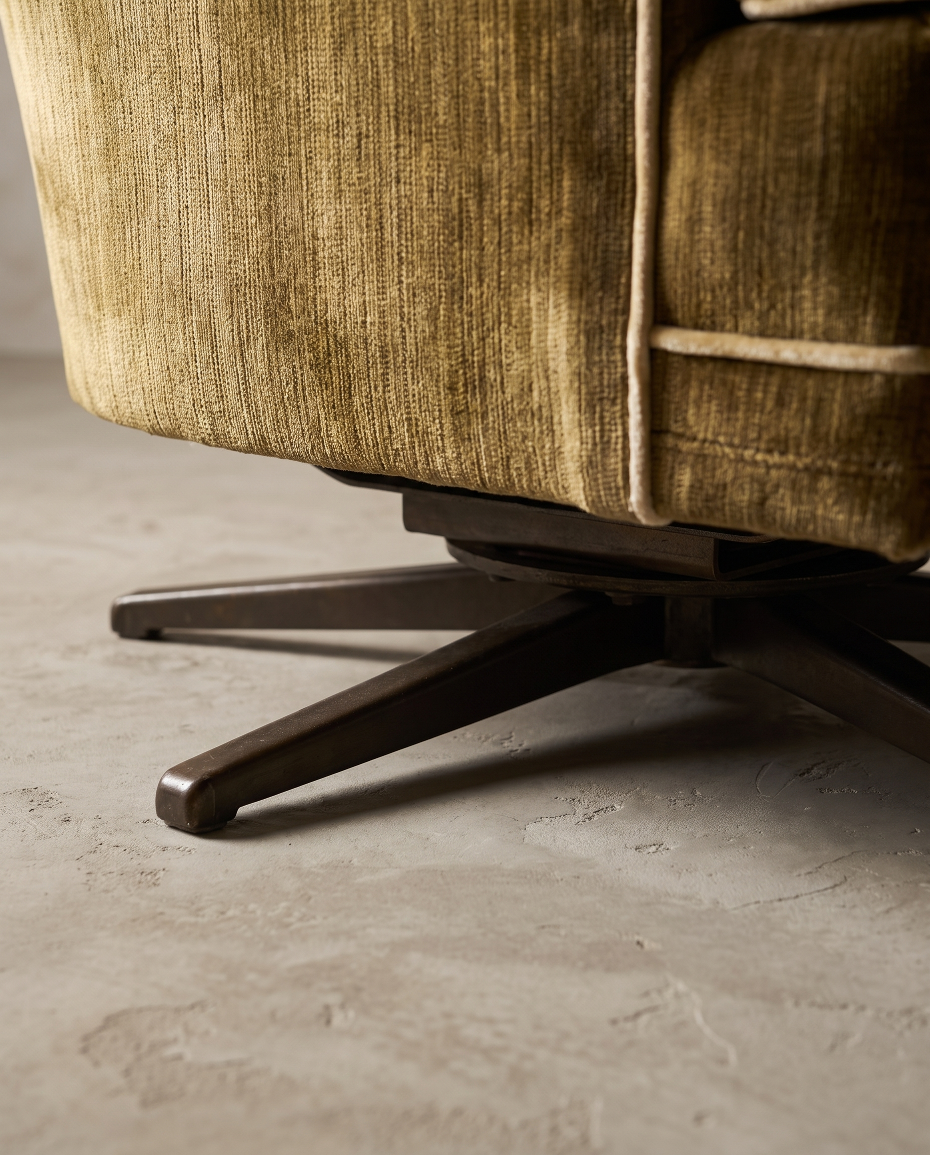 Detail of the dark bronze swivel-rocker metal base