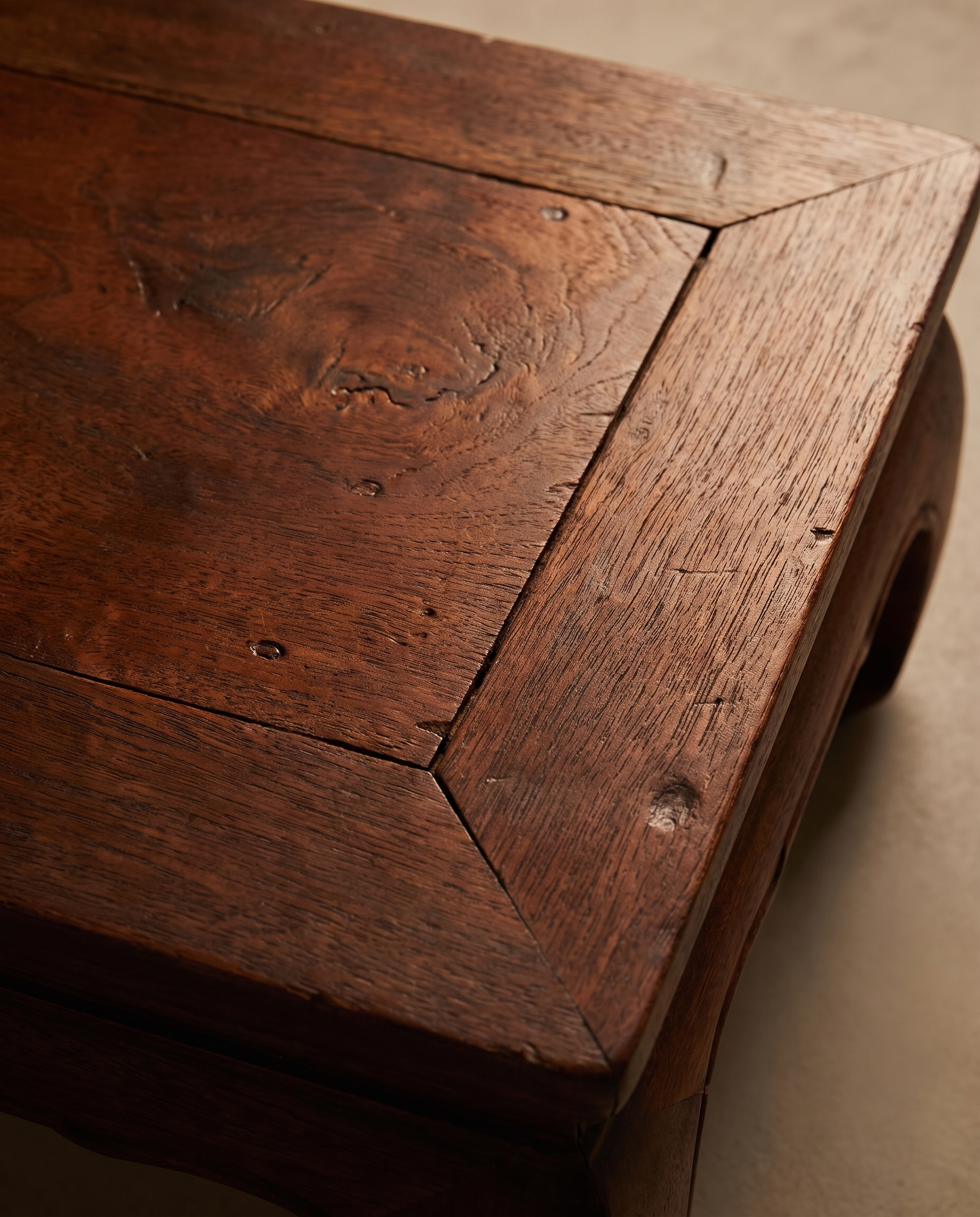 Close-up of the Medium Kang Table's mitered top corner and wood grain