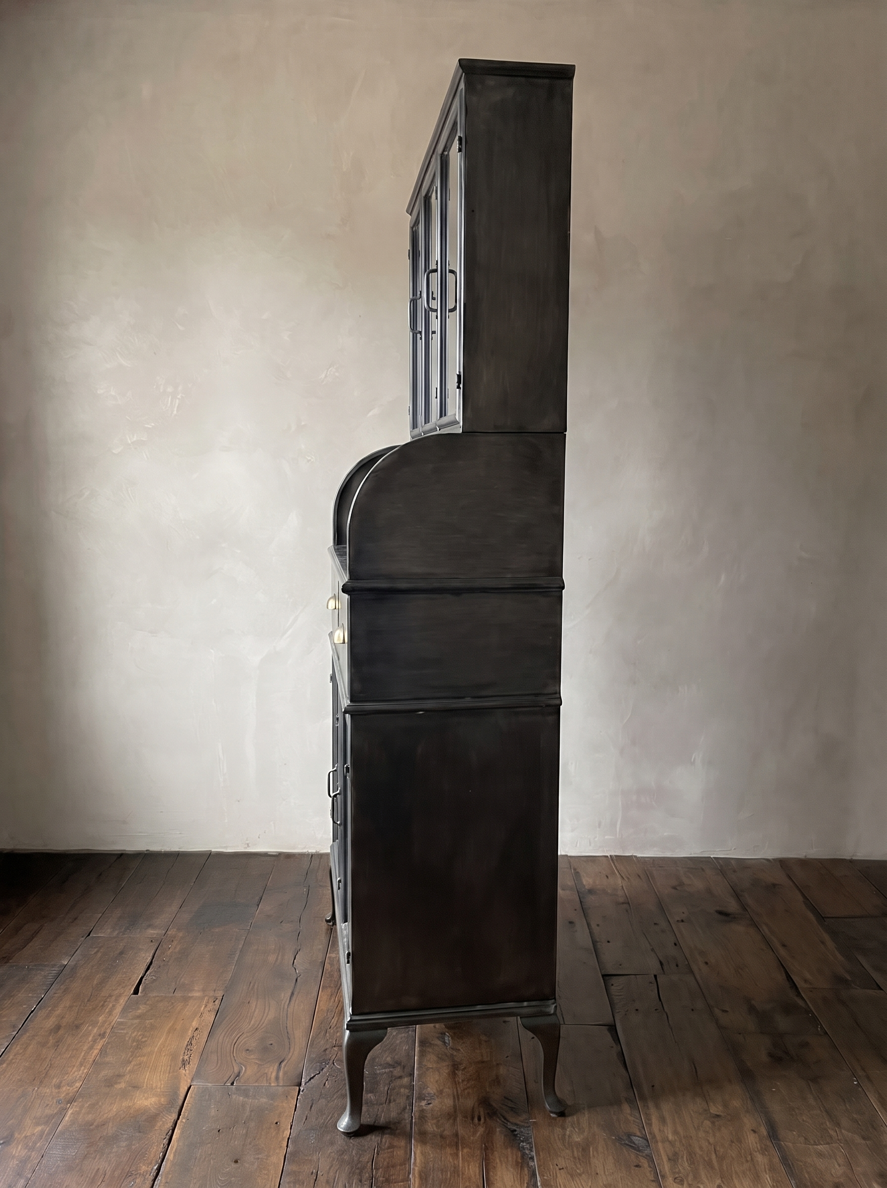 Side profile of the steel hutch showing its shallow 16 inch depth and curved gallery panel